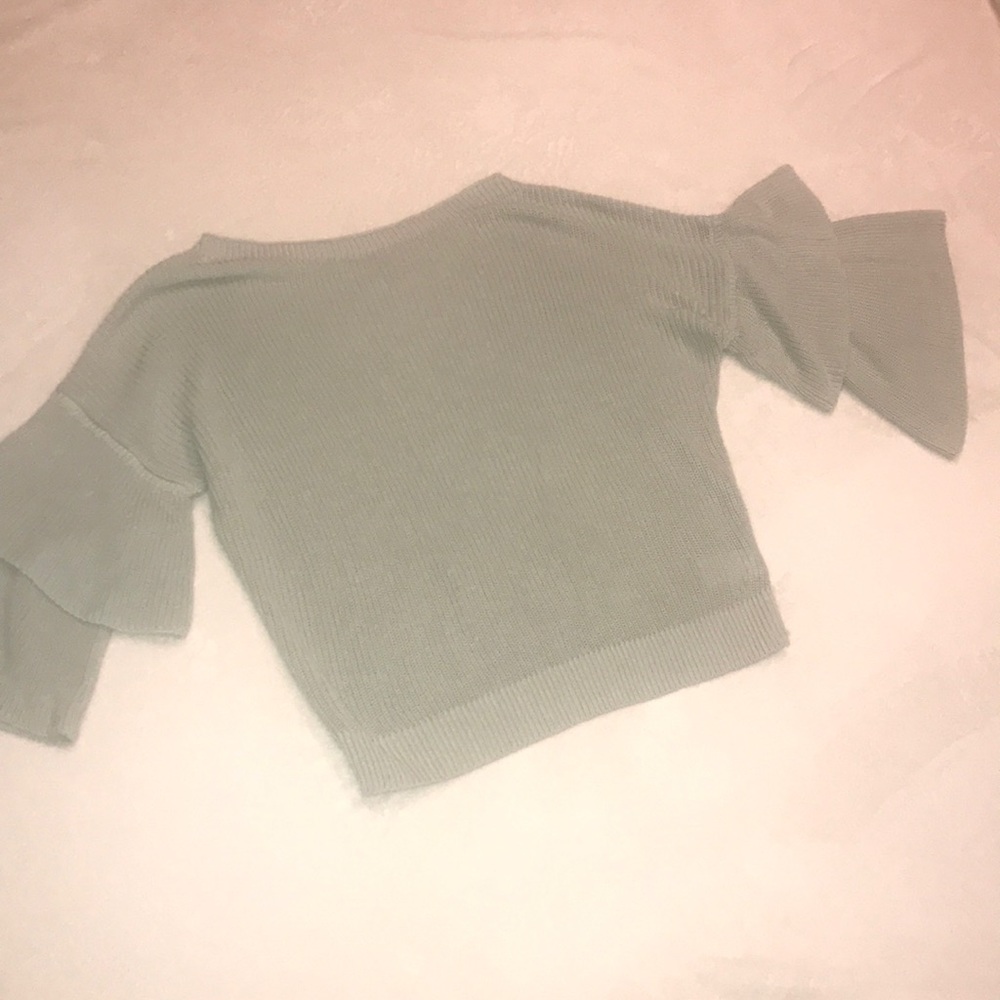 Sea foam gray flutter bell sleeve sweater Sz M